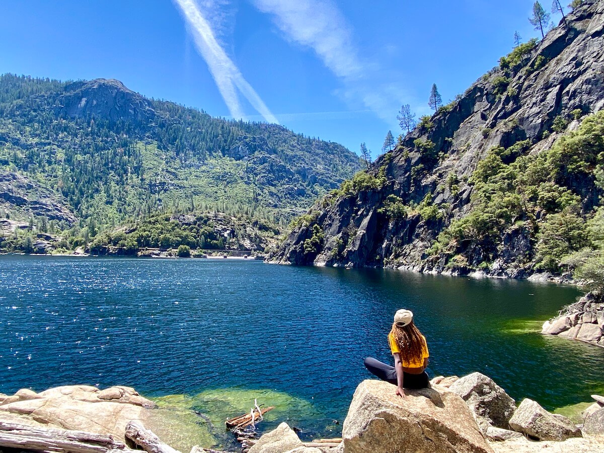 Yosemite National Park has several lakes and rolling hills. This iconic national park is why California is so popular for outdoor enthusiasts.